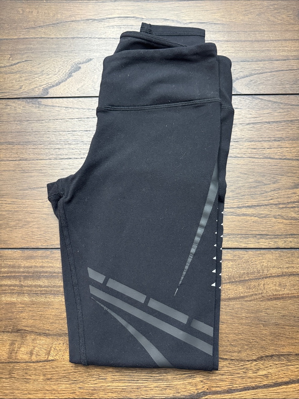 ALO Yoga Black Leggings with Subtle Reflective Accents